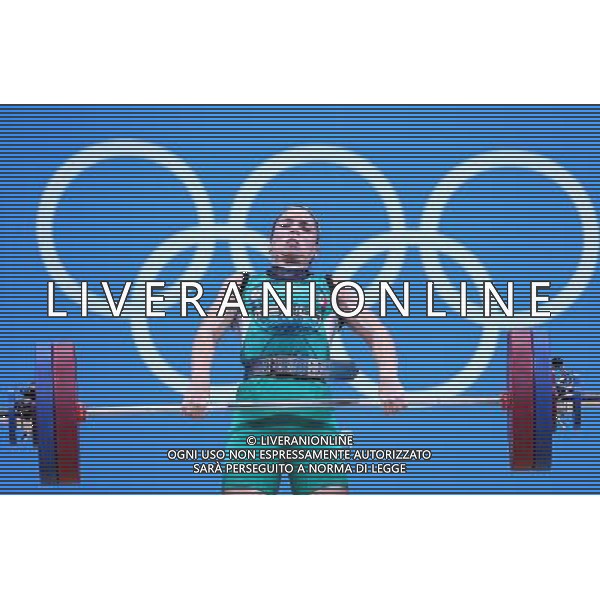 (120731) -- LONDON, July 31, 2012 () -- Luz Mercedes Acosta Valdez of Mexico competes during women\'s weightlifting 63kg competition, at London 2012 Olympic Games in London, Britain, on July 31, 2012. Luz Mercedes Acosta Valdez of Mexico finished sixth. (/Chen Jianli) (nxl) /ALDO LIVERANI SAS-ITALY ONLY - EDITORIAL USE ONLY