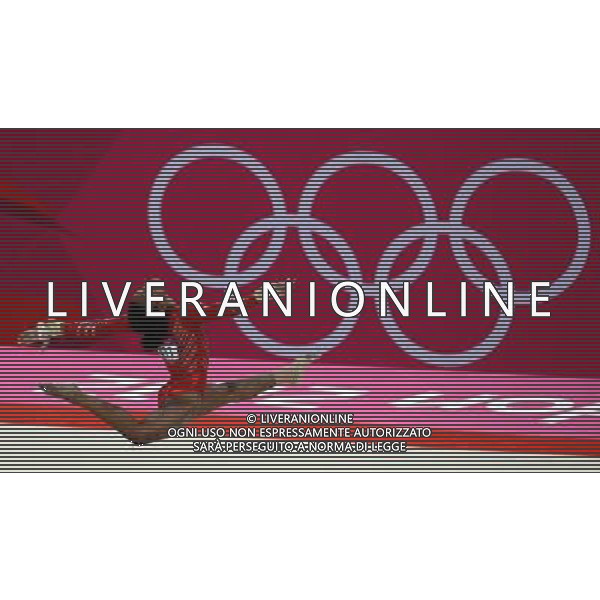 (120731) -- LONDON, July 31, 2012 () -- Gabrielle Douglas of U.S. competes in floor event of Gymnastics Artistic women\'s team final competition at London 2012 Olympic Games in London, Britain, July 31, 2012. The U.S. team won gold medal in this event. (/Wang Jianhua) (zgp) /ALDO LIVERANI SAS-ITALY ONLY - EDITORIAL USE ONLY