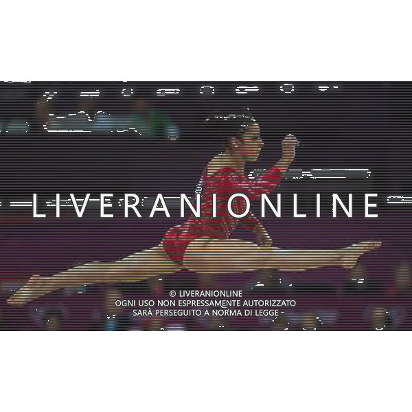 (120731) -- LONDON, July 31, 2012 () -- Alexandra Raisman of U.S. competes in floor event of Gymnastics Artistic women\'s team final competition at London 2012 Olympic Games in London, Britain, July 31, 2012. The U.S. team won gold medal in this event. (/Cheng Min) (zgp) /ALDO LIVERANI SAS-ITALY ONLY - EDITORIAL USE ONLY