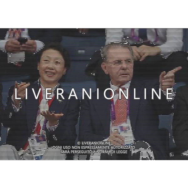 (120731) -- LONDON, July 31, 2012 () -- President of International Olympic Committee (IOC) Jacques Rogge (R) and Li Lingwei, China\'s former badminton player and new IOC member, watch the badminton competition at the London 2012 Olympic Games in London, Britain, July 31, 2012. (/Tang Shi)(zgp) /ALDO LIVERANI SAS-ITALY ONLY - EDITORIAL USE ONLY