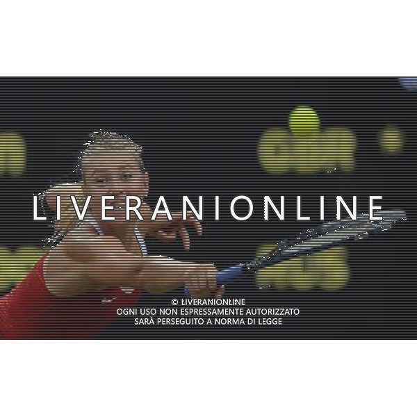 (120731) -- LONDON, July 31, 2012 () -- Maria Sharapova of Russia returns a ball during the 2nd round match of women\'s singles tennis event against Laura Robson of Britain at London 2012 Olympic Games, London, Britain, July 31, 2012. Maria Sharapova won the match 2-0. (/Tao Xiyi) /ALDO LIVERANI SAS-ITALY ONLY - EDITORIAL USE ONLY