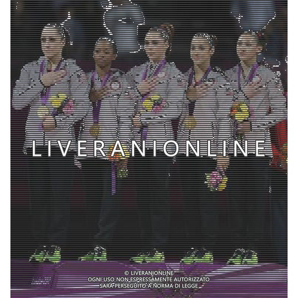 (120731) -- LONDON, July 31, 2012 () -- Gymnasts of U.S. pose at the awarding ceremony of Gymnastics Artistic women\'s team competition at London 2012 Olympic Games in London, Britain, July 31, 2012. The U.S. team won gold medal in this event. (/Wang Lili) (zgp) /ALDO LIVERANI SAS-ITALY ONLY - EDITORIAL USE ONLY