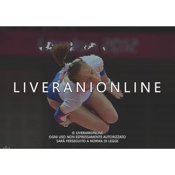 (120731) -- LONDON, July 31, 2012 () -- Diana Maria Chelaru of Romania competes in uneven bars event of Gymnastics Artistic women\'s team final competition at London 2012 Olympic Games in London, Britain, July 31, 2012. The Romanian team won bronze medal in this event. (/Cheng Min) (zgp) /ALDO LIVERANI SAS-ITALY ONLY - EDITORIAL USE ONLY