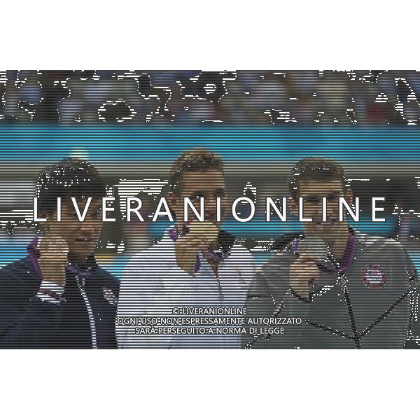 (120731) -- LONDON, July 31, 2012 () -- Chad le Clos (C) of South Africa, Michael Phelps (R) of U.S. and Takeshi Matsuda of Japan pose at the awarding ceremony of men\'s 200m butterfly final of swimming at the London 2012 Olympic Games in London, Britain, July 31, 2012. Chad le Clos of South Africa claimed the title with 1:52.96. (/Fei Maohua)(zgp) /ALDO LIVERANI SAS-ITALY ONLY - EDITORIAL USE ONLY