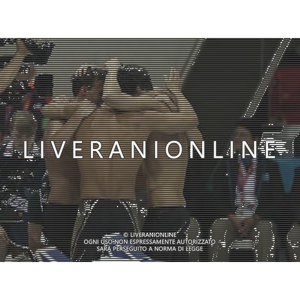 (120731) -- LONDON, July 31, 2012 () -- Swimmers of U.S. celebrate after men\'s 4x200m freestyle relay of swimming at the London 2012 Olympic Games in London, Britain, July 31, 2012. The U.S. swimmers claimed the title. (/Fei Maohua)(zgp) /ALDO LIVERANI SAS-ITALY ONLY - EDITORIAL USE ONLY