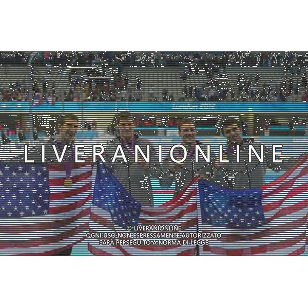 (120731) -- LONDON, July 31, 2012 () -- Swimmers of U.S. pose at the awarding ceremony of men\'s 4x200m freestyle relay of swimming at the London 2012 Olympic Games in London, Britain, July 31, 2012. The U.S. swimmers claimed the title in this event. (/Fei Maohua)(zgp) /ALDO LIVERANI SAS-ITALY ONLY - EDITORIAL USE ONLY