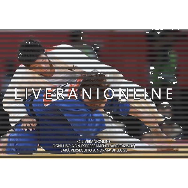 (120801) -- LONDON, Aug. 1, 2012 () -- Chen Fei of China (in white) competes with Katarzyna Klys of Poland during women\'s Judo 70kg elimination round of 32 contest, at London 2012 Olympic Games in London, Britain, on August 1, 2012. Chen Fei of China defeated Katarzyna Klys of Poland. (/Wu Xiaoling) (nxl) ©PHOTOSHOT/AGENZIA ALDO LIVERANI SAS - ITALY ONLY - GIOCHI OLIMPICI, OLIMPIADI LONDRA 2012