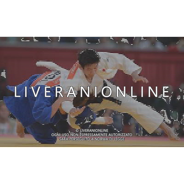 (120801) -- LONDON, Aug. 1, 2012 () -- Chen Fei of China (in white) competes with Katarzyna Klys of Poland during women\'s Judo 70kg elimination round of 32 contest, at London 2012 Olympic Games in London, Britain, on August 1, 2012. Chen Fei of China defeated Katarzyna Klys of Poland. (/Wu Xiaoling) (nxl) ©PHOTOSHOT/AGENZIA ALDO LIVERANI SAS - ITALY ONLY - GIOCHI OLIMPICI, OLIMPIADI LONDRA 2012