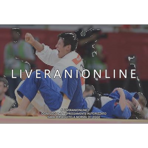(120801) -- LONDON, Aug. 1, 2012 () -- Chen Fei of China (in white) competes with Katarzyna Klys of Poland during women\'s Judo 70kg elimination round of 32 contest, at London 2012 Olympic Games in London, Britain, on August 1, 2012. Chen Fei of China defeated Katarzyna Klys of Poland. (/Wu Xiaoling) (nxl) ©PHOTOSHOT/AGENZIA ALDO LIVERANI SAS - ITALY ONLY - GIOCHI OLIMPICI, OLIMPIADI LONDRA 2012