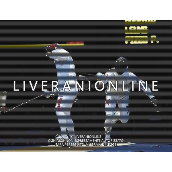 (120801) -- LONDON, Aug. 1, 2012 () -- Paolo Pizzo of Italy competes with Leung Ka Ming of Chinese Hong Kong during men\'s fencing Epee individual round of 32 match, at London 2012 Olympic Games in London, Britain, on August 1, 2012. Paolo Pizzo of Italy defeated Leung Ka Ming of Chinese Hong Kong 15-14. (/Zeng Yi) (nxl) ©PHOTOSHOT/AGENZIA ALDO LIVERANI SAS - ITALY ONLY - GIOCHI OLIMPICI, OLIMPIADI LONDRA 2012