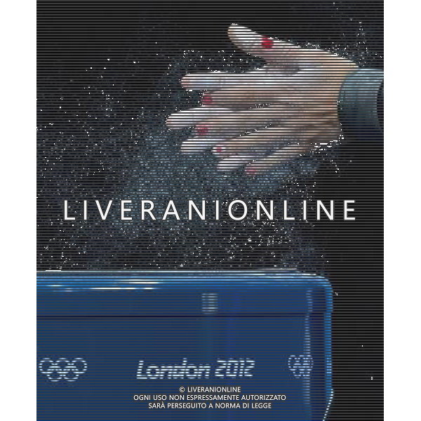 (120801) -- LONDON, Aug. 1, 2012 () -- The photo taken on Aug. 1, 2012 is a close up of the hands of Marie-Eve Beauchemin-Nadeau of Canada during the women\'s 69kg weightlifting event at London 2012 Olympic Games, London, Britain. Marie-Eve Beauchemin-Nadeau ranked the 1st of group B with a total of 239kg. (/Gong Lei) ©PHOTOSHOT/AGENZIA ALDO LIVERANI SAS - ITALY ONLY - GIOCHI OLIMPICI, OLIMPIADI LONDRA 2012