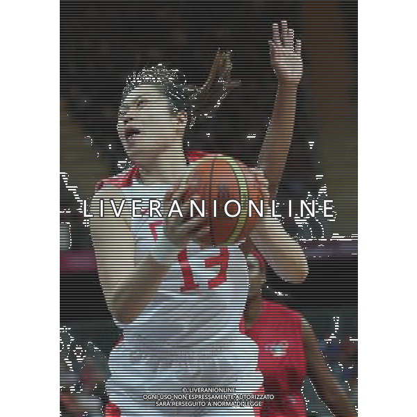 (120801) -- LONDON, Aug. 1, 2012 () -- Chen Xiaoli of China breaks through during women\'s basketball group match between China and Angola, at London 2012 Olympic Games in London, Britain, August 1, 2012. China defeated Angola 76-52. (/Meng Yongmin) (zgp) ©PHOTOSHOT/AGENZIA ALDO LIVERANI SAS - ITALY ONLY - GIOCHI OLIMPICI, OLIMPIADI LONDRA 2012
