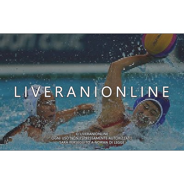 (120801) -- LONDON, Aug. 1, 2012 () -- Sun Yujun of China (R) attacks during women\'s water polo preliminary round group A match between China and Hungary, at London 2012 Olympic Games in London, Britain, on August 1, 2012. China lost 10-11. (/Gesang Dawa) (nxl) /ALDO LIVERANI SAS-ITALY ONLY - EDITORIAL USE ONLY