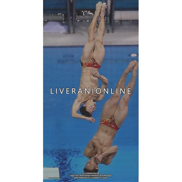(120801) -- LONDON, Aug. 1, 2012 () -- Qin Kai (L)/Luo Yutong of China compete during men\'s synchronised 3m springboard event at the London 2012 Olympic Games in London, Britain, Aug. 1, 2012. The Chinese divers claimed the title in this event. (/Fan Jun)(zgp) /ALDO LIVERANI SAS-ITALY ONLY - EDITORIAL USE ONLY