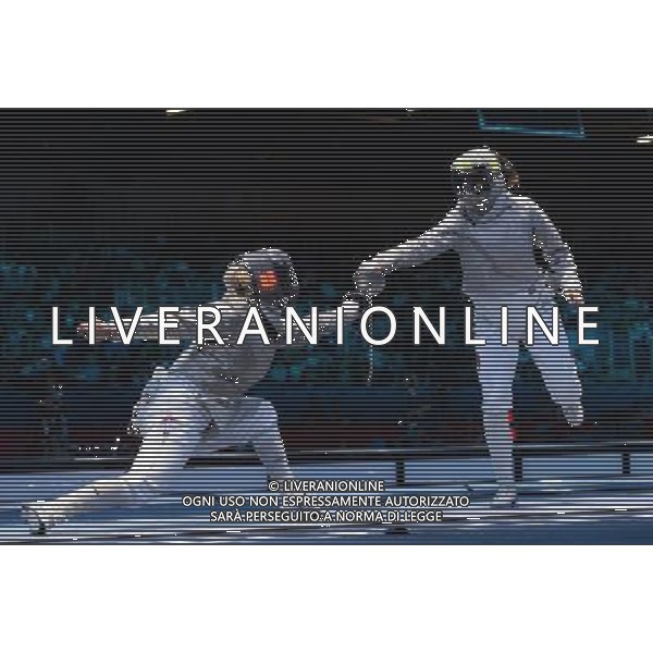 (120801) -- LONDON, Aug. 1, 2012 () -- Zhu Min of China (R) competes with Mariel Zagunis of USA during women\'s fencing Sabre individual quarterfinals match, at London 2012 Olympic Games in London, Britain, on August 1, 2012. Mariel Zagunis of USA won 15-6. (/Zeng Yi) (nxl) /ALDO LIVERANI SAS-ITALY ONLY - EDITORIAL USE ONLY