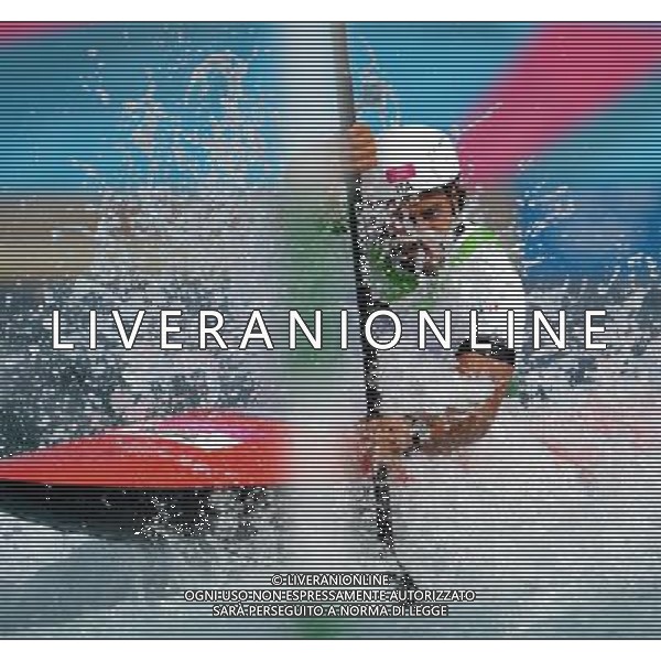 (120801) -- LONDON, Aug. 1, 2012 () -- Daniele Molmenti of Italy competes during men\'s Kayak (K1) final of Canoe Slalom, at London 2012 Olympic Games in London, Britain, on August 1, 2012. Daniele Molmenti won gold medal. (/Guo Yong) (nxl) /ALDO LIVERANI SAS-ITALY ONLY - EDITORIAL USE ONLY