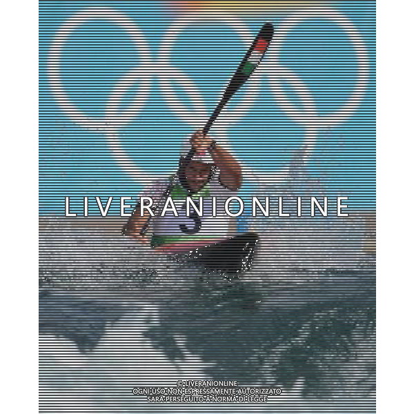 (120801) -- LONDON, Aug. 1, 2012 () -- Daniele Molmenti of Italy competes during men\'s Kayak (K1) final of Canoe Slalom, at London 2012 Olympic Games in London, Britain, on August 1, 2012. Daniele Molmenti won gold medal. (/Guo Yong) (nxl) /ALDO LIVERANI SAS-ITALY ONLY - EDITORIAL USE ONLY