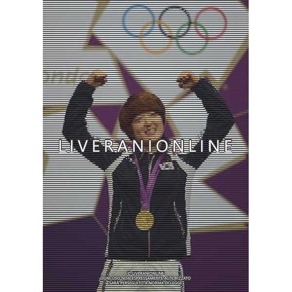 (120801) -- LONDON, Aug. 1, 2012 () -- Kim Jangmi of South Korea poses at the awarding ceremony of the women\'s 25m pistol event of shooting at London 2012 Olympic Games in London, Britain, Aug. 1, 2012. Kim Jangmi won the gold medal in this event. (/Yang Lei) (zgp) /ALDO LIVERANI SAS-ITALY ONLY - EDITORIAL USE ONLY