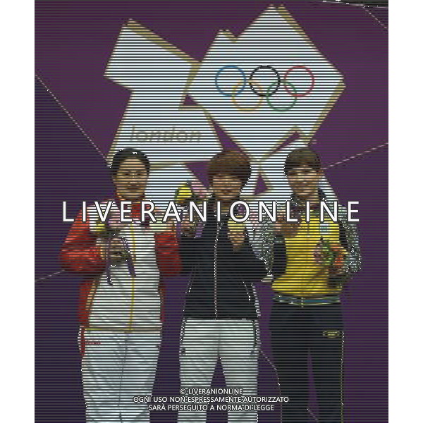 (120801) -- LONDON, Aug. 1, 2012 () -- Gold medalist Kim Jangmi (C) of South Korea, silver medalist Chen Ying (L) of China, bronze medalist Olena Kostevych of Ukraine pose at the awarding ceremony of women\'s 25m pistol event of shooting at London 2012 Olympic Games in London, Britain, Aug. 1, 2012. Kim Jangmi won the gold medal in this event. (/Yang Lei) (zgp) /ALDO LIVERANI SAS-ITALY ONLY - EDITORIAL USE ONLY