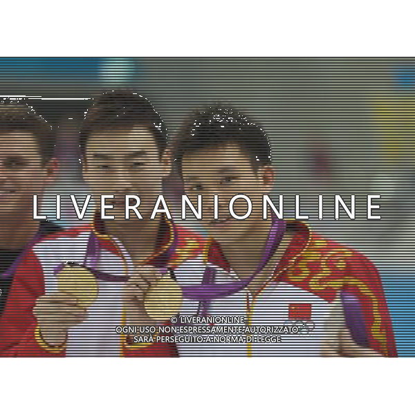 (120801) -- LONDON, Aug. 1, 2012 () -- Qin Kai (L)/Luo Yutong of China pose at the awarding ceremony of men\'s synchronised 3m springboard event at the London 2012 Olympic Games in London, Britain, Aug. 1, 2012. The Chinese divers claimed the title in this event. (/Fei Maohua)(zgp) /ALDO LIVERANI SAS-ITALY ONLY - EDITORIAL USE ONLY