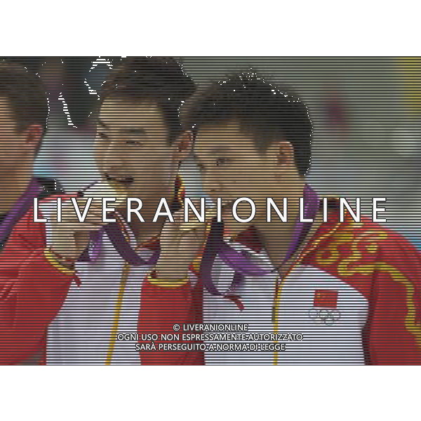 (120801) -- LONDON, Aug. 1, 2012 () -- Qin Kai (L)/Luo Yutong of China pose at the awarding ceremony of men\'s synchronised 3m springboard event at the London 2012 Olympic Games in London, Britain, Aug. 1, 2012. The Chinese divers claimed the title in this event. (/Fei Maohua)(zgp) /ALDO LIVERANI SAS-ITALY ONLY - EDITORIAL USE ONLY