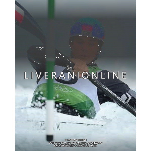 (120801) -- LONDON, Aug. 1, 2012 () -- Vavrinec Hradilek of Czech Republic competes during men\'s Kayak (K1) final of Canoe Slalom, at London 2012 Olympic Games in London, Britain, on August 1, 2012. Vavrinec Hradilek of Czech Republic won silver medal. (/Guo Yong) (nxl) /ALDO LIVERANI SAS-ITALY ONLY - EDITORIAL USE ONLY