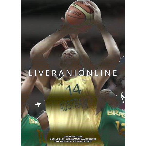 (120801) -- LONDON, Aug. 1, 2012 () -- Elizabeth Cambage of Australia lays up the shot during women\'s basketball group match between Australia and Brazil, at London 2012 Olympic Games in London, Britain, August 1, 2012. Australia defeated Brazil 67-61. (/Meng Yongmin) (zgp) /ALDO LIVERANI SAS-ITALY ONLY - EDITORIAL USE ONLY
