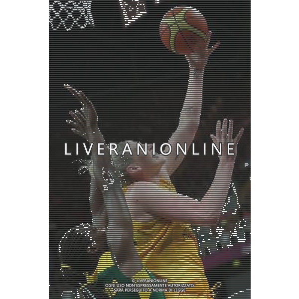 (120801) -- LONDON, Aug. 1, 2012 () -- Lauren Jackson of Australia lays up the shot during women\'s basketball group match between Australia and Brazil, at London 2012 Olympic Games in London, Britain, August 1, 2012. Australia defeated Brazil 67-61. (/Meng Yongmin) (zgp) /ALDO LIVERANI SAS-ITALY ONLY - EDITORIAL USE ONLY