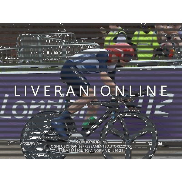 (120801) -- LONDON, Aug. 1, 2012 () -- Christopher Froome of Britain competes during men\'s individual time trial contest of Cycling Road event, at London 2012 Olympic Games in London, Britain, on August 1, 2012. Christopher Froome of Britain won bronze medal. (/Wang Jianhua) (nxl) /ALDO LIVERANI SAS-ITALY ONLY - EDITORIAL USE ONLY
