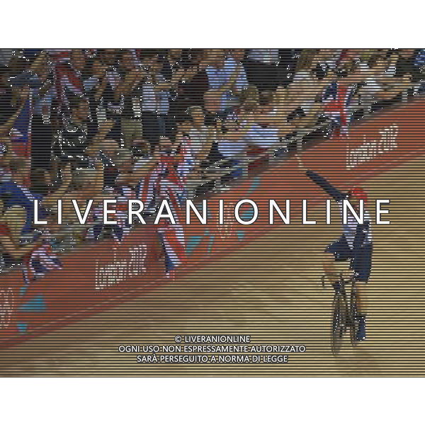 Team GB\'s Sir Chris Hoy celebrates taking the Gold Medal in the Mens Team Sprint 2012 London Olympics - Cycling Track - Day 6 - Thursday 2nd August 2012 - Velodrome - Olympic Park - London å© CameraSport - 43 Linden Ave. Countesthorpe. Leicester. England. LE8 5PG - Tel: +44 (0) 116 277 4147 - admin@camerasport.com - www.camerasport.com /AG ALDOLIVERANI SAS - ITALY ONLY 