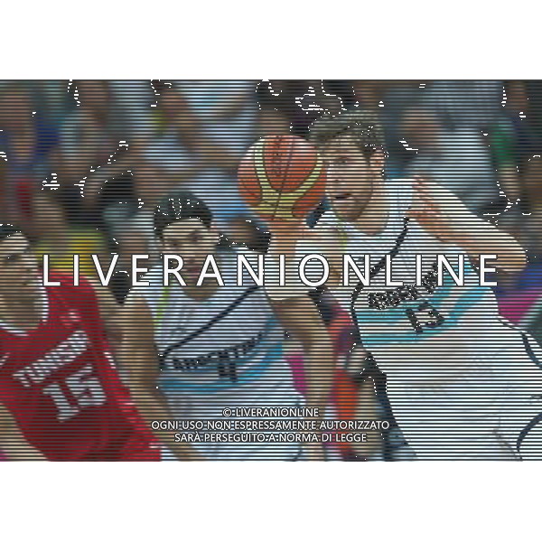 (120802) -- LONDON, Aug. 2, 2012 () -- Players compete during men\'s basketball preliminary round group A contest between Argentina and Tunisia, at London 2012 Olympic Games in London, Britain, on August 2, 2012. Argentina won 92-69. (/Meng Yongmin) (nxl) /PHOTOSHOT/ALDO LIVERANI ITALY ONLY -