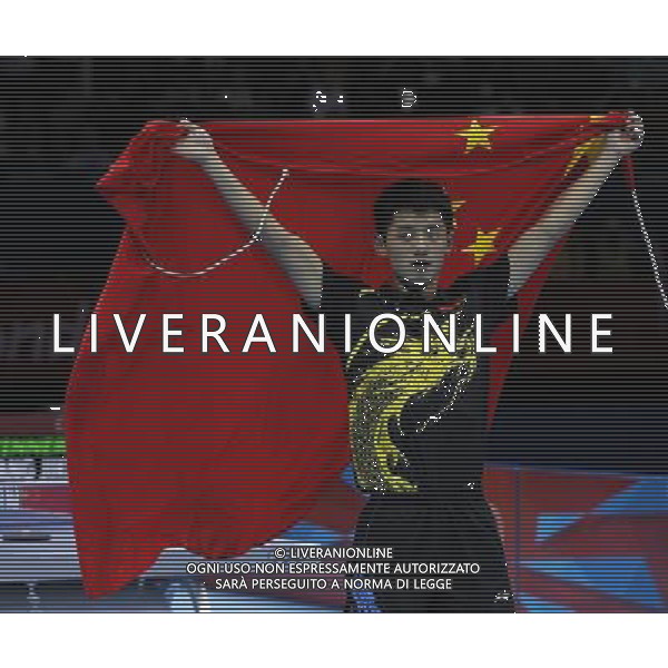 (120802) -- LONDON, Aug. 2, 2012 () -- Zhang Jike of China holds Chinese national flag after winning in men\'s table tennis singles final match against Wang Hao of China, at London 2012 Olympic Games in London, Britain, on August 2, 2012. Zhang Jike of China won gold medal. (/Shen Bohan) (nxl) /PHOTOSHOT/ALDO LIVERANI ITALY ONLY -