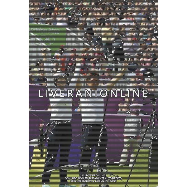 (120802) -- LONDON, Aug. 2, 2012 () -- Ki Bo Bae (L) of South Korea celebrates with her coach after women\'s individual final of archery event, at London 2012 Olympic Games in London, Britain, August 2, 2012. Ki Bo Bae won the gold medal. (/Gesang Dawa) (zgp) /PHOTOSHOT/ALDO LIVERANI ITALY ONLY -