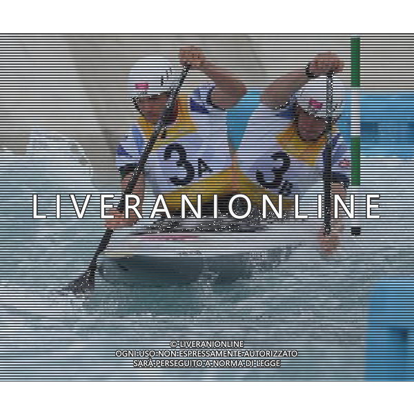 (120802) -- LONDON, Aug. 2, 2012 () -- Tim Baillie/Etienne Stott of Britain compete during men\'s canoe double (C2) final contest of Caneo Slalom event, at London 2012 Olympic Games in London, Britain, on August 2, 2012. Tim Baillie/Etienne Stott of Britain won gold medal. (/Guo Yong) (nxl) /PHOTOSHOT/ALDO LIVERANI ITALY ONLY -