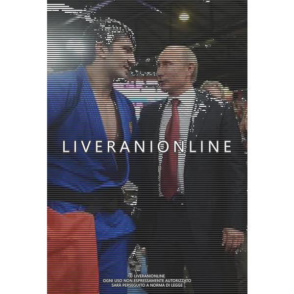 (120802) -- LONDON, Aug. 2, 2012 () -- Russian President Vladimir Putin (R) talks with Tagir Khaibulaev of Russia who has just won the gold medal of men\'s 100kg judo event at London 2012 Olympic Games, London, Britain, Aug. 2, 2012. (/Wu Xiaoling) /PHOTOSHOT/ALDO LIVERANI ITALY ONLY -