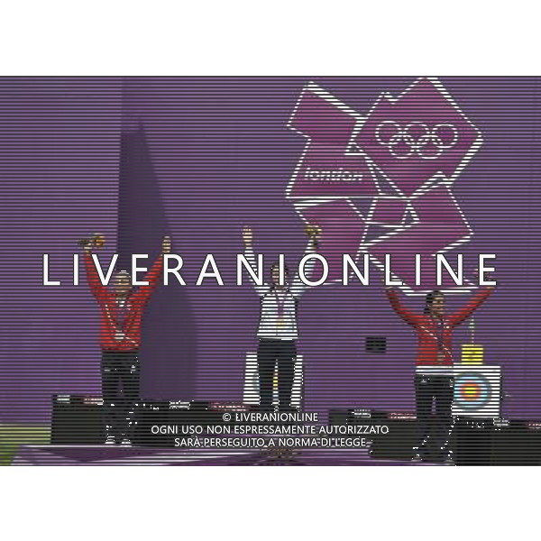 (120802) -- LONDON, Aug. 2, 2012 () -- Gold medalist Ki Bo Bae (C) of South Korea, silver medalist Aida Roman (L) of Mexico and bronze medalist Mariana Avitia of Mexico pose at the awarding ceremony of women\'s individual of archery event, at London 2012 Olympic Games in London, Britain, August 2, 2012. Ki Bo Bae won the gold medal. (/Gesang Dawa) (zgp) /PHOTOSHOT/ALDO LIVERANI ITALY ONLY -