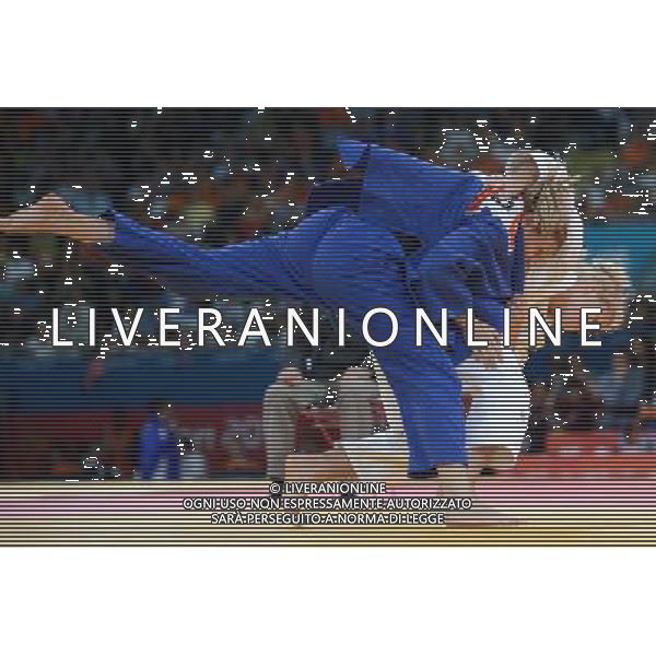 (120802) -- LONDON, Aug. 2, 2012 () -- Kayla Harrison of the United States (R) competes with Gemma Gibbons of Britain during the gold medal match of women\'s 78kg judo event at London 2012 Olympic Games, London, Britain, Aug. 2, 2012. Kayla Harrison of the United States won the match and claimed the gold medal of the event. (/Wang Qingqin) /PHOTOSHOT/ALDO LIVERANI ITALY ONLY -