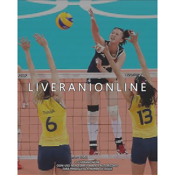 (120803) -- LONDON, Aug. 3, 2012 () -- Players take part in women\'s volleyball preliminary pool B match between China and Brazil, at London 2012 Olympic Games in London, Britain, on August 3, 2012. Brazil won 3-2. (/Fan Jun) (nxl) ©PHOTOSHOT/Agenzia Aldo Liverani Sas - ITALY ONLY - GIOCHI OLIMPICI, OLIMPIADI LONDRA 2012