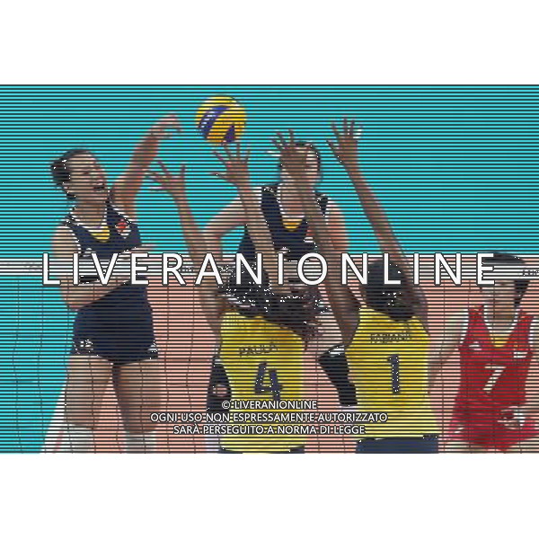 (120803) -- LONDON, Aug. 3, 2012 () -- Players take part in women\'s volleyball preliminary pool B match between China and Brazil, at London 2012 Olympic Games in London, Britain, on August 3, 2012. Brazil won 3-2. (/Fan Jun) (nxl) ©PHOTOSHOT/Agenzia Aldo Liverani Sas - ITALY ONLY - GIOCHI OLIMPICI, OLIMPIADI LONDRA 2012