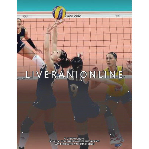 (120803) -- LONDON, Aug. 3, 2012 () -- Players take part in women\'s volleyball preliminary pool B match between China and Brazil, at London 2012 Olympic Games in London, Britain, on August 3, 2012. Brazil won 3-2. (/Fan Jun) (nxl) ©PHOTOSHOT/Agenzia Aldo Liverani Sas - ITALY ONLY - GIOCHI OLIMPICI, OLIMPIADI LONDRA 2012
