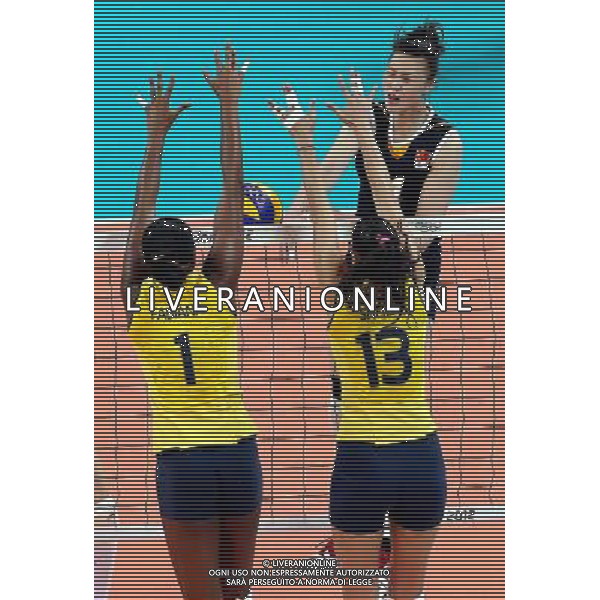 (120803) -- LONDON, Aug. 3, 2012 () -- Players take part in women\'s volleyball preliminary pool B match between China and Brazil, at London 2012 Olympic Games in London, Britain, on August 3, 2012. Brazil won 3-2. (/Fan Jun) (nxl) ©PHOTOSHOT/Agenzia Aldo Liverani Sas - ITALY ONLY - GIOCHI OLIMPICI, OLIMPIADI LONDRA 2012