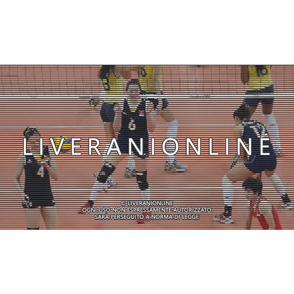 (120803) -- LONDON, Aug. 3, 2012 () -- Players take part in women\'s volleyball preliminary pool B match between China and Brazil, at London 2012 Olympic Games in London, Britain, on August 3, 2012. Brazil won 3-2. (/Fan Jun) (nxl) ©PHOTOSHOT/Agenzia Aldo Liverani Sas - ITALY ONLY - GIOCHI OLIMPICI, OLIMPIADI LONDRA 2012