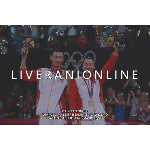 (120803) -- LONDON, Aug. 3, 2012 () -- Zhang Nan (L) and Zhao Yunlei of China pose during victory ceremony of badminton mixed doubles competition, at London 2012 Olympic Games in London, Britain, on August 3, 2012. Zhang Nan and Zhao Yunlei of China won gold medal. (/Ren Zhenglai) (nxl) ©PHOTOSHOT/Agenzia Aldo Liverani Sas - ITALY ONLY - GIOCHI OLIMPICI, OLIMPIADI LONDRA 2012