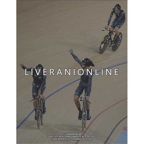 (120803) -- LONDON, Aug. 3, 2012 () -- Cyclers of team New Zealand celebrate after finishing the men\'s team pursuit of Cycling track event at London 2012 Olympic Games, London, Britain, Aug. 3, 2012. New Zealand won the bronze medal of the event. (/Wang Jianhua) ©PHOTOSHOT/Agenzia Aldo Liverani Sas - ITALY ONLY - GIOCHI OLIMPICI, OLIMPIADI LONDRA 2012