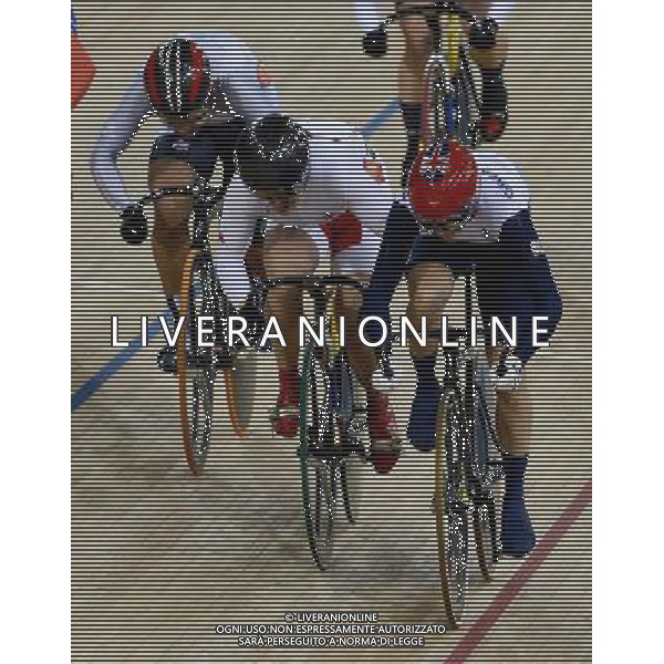 (120803) -- LONDON, Aug. 3, 2012 () -- (R to L) Victoria Pendleton of Britain, Guo Shuang of China and Lee Wai Sze of Chinese Hong Kong sprint during the women\'s Keirin competition of Cycling track event at London 2012 Olympic Games, London, Britain, Aug. 3, 2012. Victoria Pendleton, Guo Shuang and Lee Wai Sze won the gold, silver and bronze medals of the event respectively. (/Wang Jianhua) ©PHOTOSHOT/Agenzia Aldo Liverani Sas - ITALY ONLY - GIOCHI OLIMPICI, OLIMPIADI LONDRA 2012