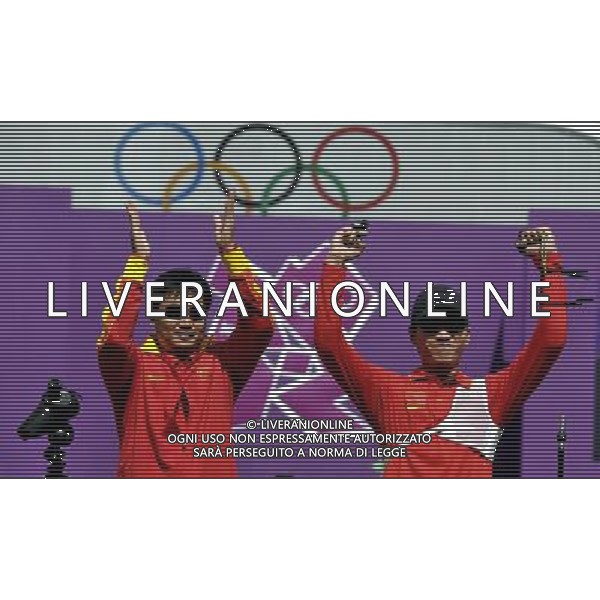 (120803) -- LONDON, Aug. 3, 2012 () -- China\'s Dai Xiaoxiang (R) celerbates with his coach during men\'s individual bronze medal match of archery between China\'s Dai Xiaoxiang and Denmark\'s Rick van de Ven, at London 2012 Olympic Games in London, Britain, August 3, 2012. Dai Xiaoxiang won the bronze medal. (/Gesang Dawa) (zgp) ©PHOTOSHOT/Agenzia Aldo Liverani Sas - ITALY ONLY - GIOCHI OLIMPICI, OLIMPIADI LONDRA 2012