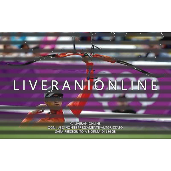(120803) -- LONDON, Aug. 3, 2012 () -- China\'s Dai Xiaoxiang competes during men\'s individual bronze medal match of archery between China\'s Dai Xiaoxiang and Denmark\'s Rick van de Ven, at London 2012 Olympic Games in London, Britain, August 3, 2012. Dai Xiaoxiang won the bronze medal. (/Gesang Dawa) (zgp) ©PHOTOSHOT/Agenzia Aldo Liverani Sas - ITALY ONLY - GIOCHI OLIMPICI, OLIMPIADI LONDRA 2012