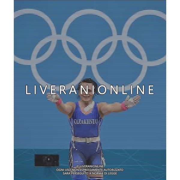 (120803) -- LONDON, Aug. 3, 2012 () -- Svetlana Podobedova of Kazakhstan greets the audience during the women\'s 75kg weightlifting event at London 2012 Olympic Games, London, Britain, Aug. 3, 2012. Svetlana Podobedova claimed the gold medal of the event and set a new Olympic Record of clean and jerk of this event with a weight of 161kg. (/Gong Lei) ©PHOTOSHOT/Agenzia Aldo Liverani Sas - ITALY ONLY - GIOCHI OLIMPICI, OLIMPIADI LONDRA 2012
