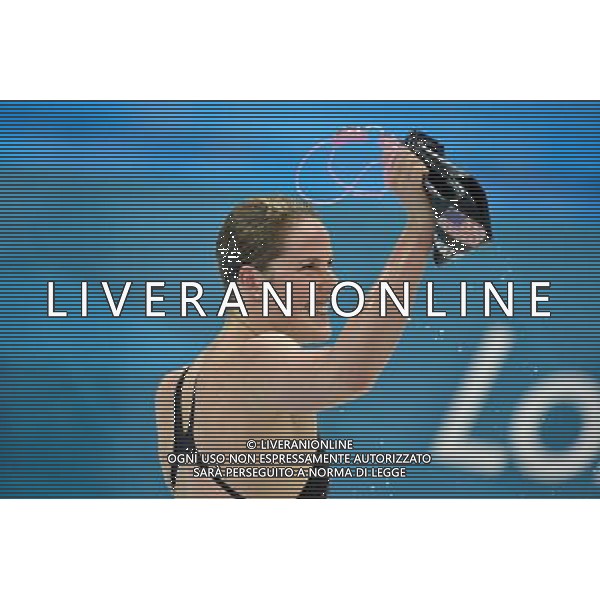 (120803) -- LONDON, Aug. 3, 2012 () -- Missy Franklin of USA gestures after winning in women¡¯s swimming 200m backstroke final contest, at London 2012 Olympic Games in London, Britain, on August 3, 2012. Missy Franklin of USA won gold medal with a new world record of 2:04.06. (/Liu Dawei) (nxl) ©PHOTOSHOT/Agenzia Aldo Liverani Sas - ITALY ONLY - GIOCHI OLIMPICI, OLIMPIADI LONDRA 2012