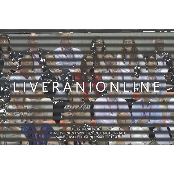The Duke and Duchess of Cambridge with other members of the royal family Countess and Countess of Wessex and the Princess Royal and Tim Laurence with Jeremy Hunt watch the swimming finals which included Rebecca Adlington final. Aquatics Centre, Olympic Park. London ©photoshot/Agenzia Aldo Liverani Sas - ITALY ONLY - REALI INGLESI: Il Principe William e la oglie Kate duca e duchessa di Cambridge alle finali di nuoto alle Olimpiadi di londra Aquatics Centre, Olympic Park 03/08/2012